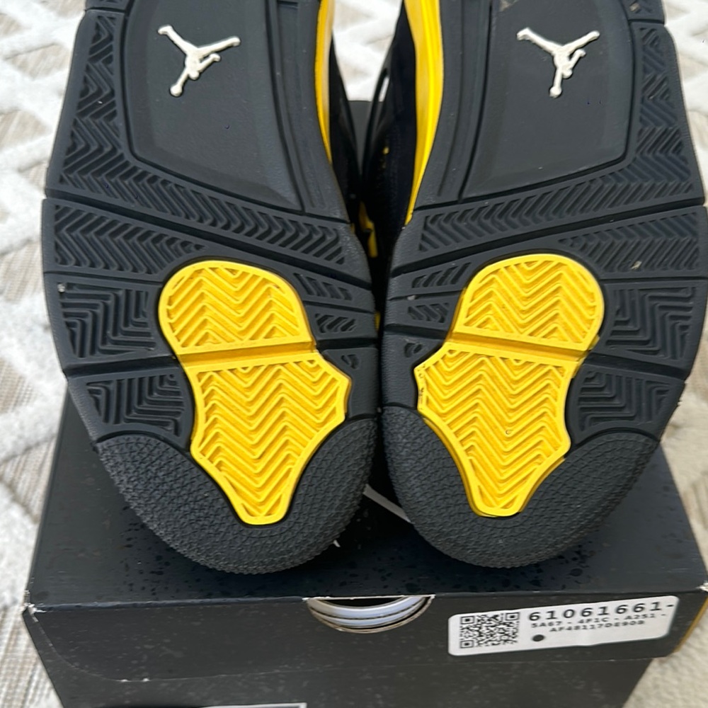 Jordan Black and Yellow Sneakers with Air Unit - Picture 9 of 9